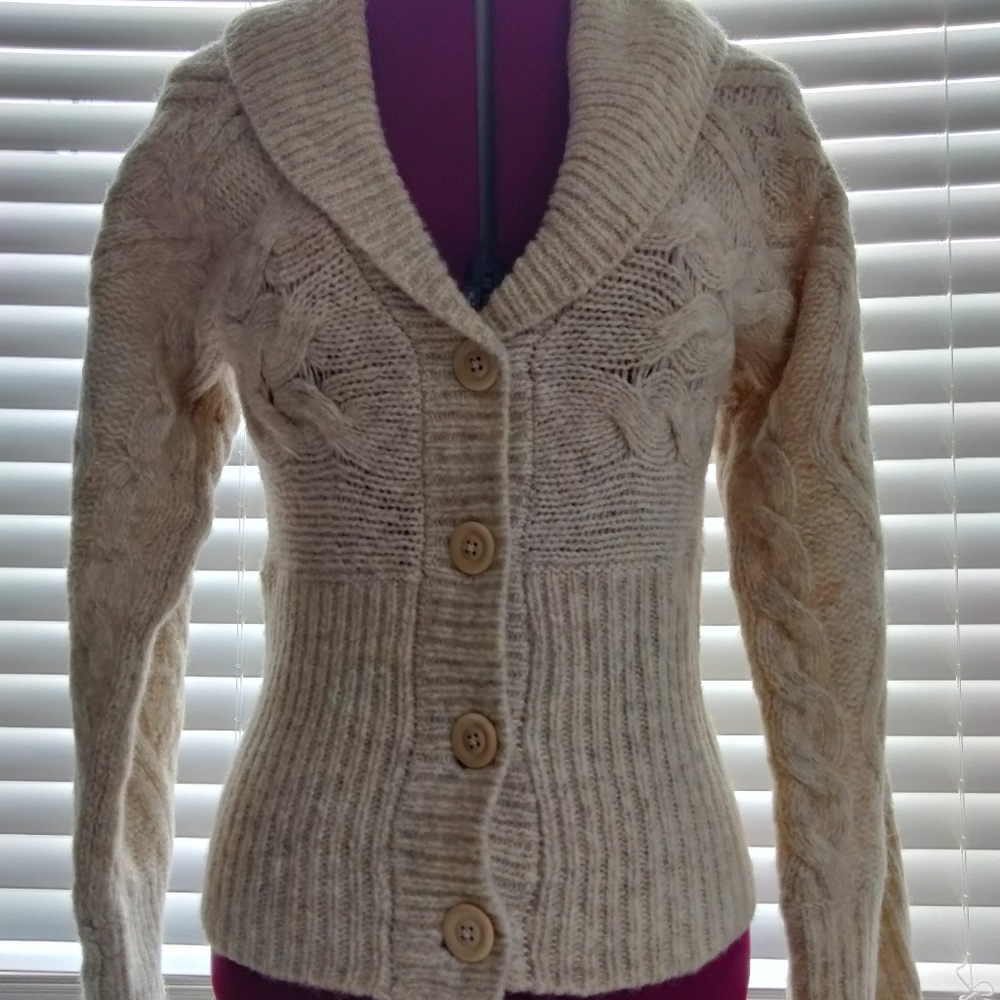 Sweater Gap size xsmall cream in color
